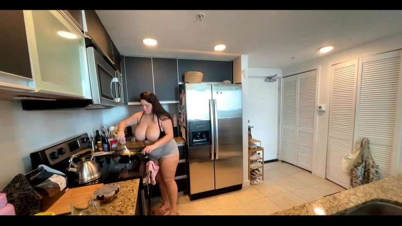 Dani Valentina: Привіт, крихітко!