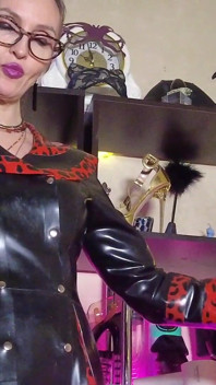 Femdom Mistress Eve, Diosa del Látex Goma y Esclava Lamiendo