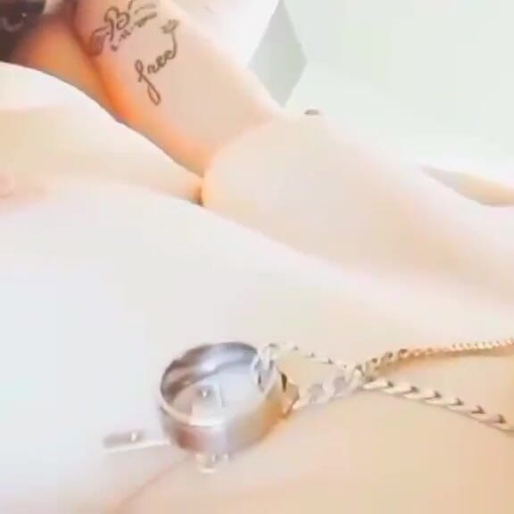 Thekookiejar: セクシーなスタッドスカイブルーは彼女のお尻を食べて、そしてファックされます