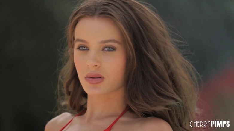 CherryPimps: สาวสวยลาน่า โรดส์ แ tease ข้างสระว่ายน้ำก่อนช่วยตัวเอง JOI!