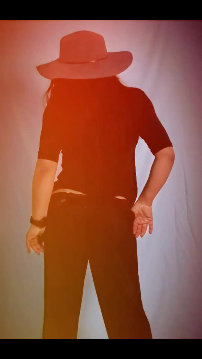 Lisa X Lopez: 난 너의 생일을 위해 스트리퍼를 얻었어