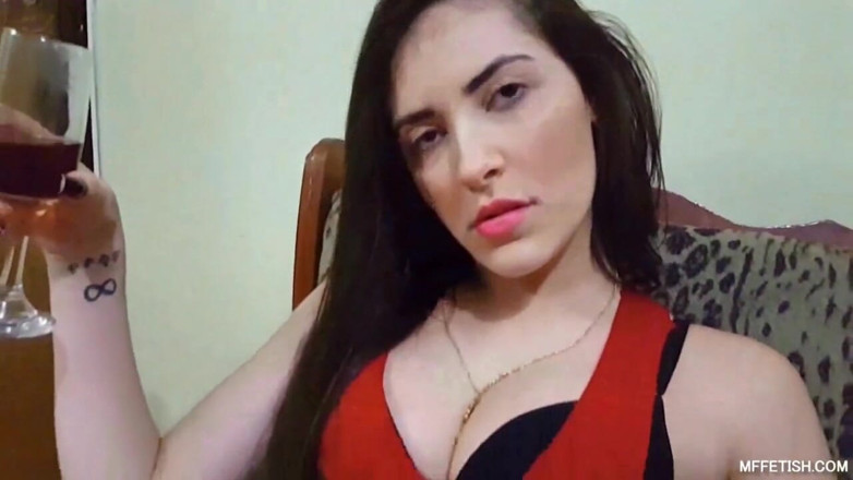Sapphic Latinas: Let's do a pedicure