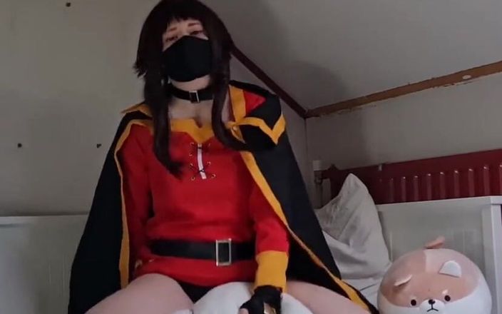 kyu_misa: Megumin pergi untuk kongkek cepat semasa membonggol bantal