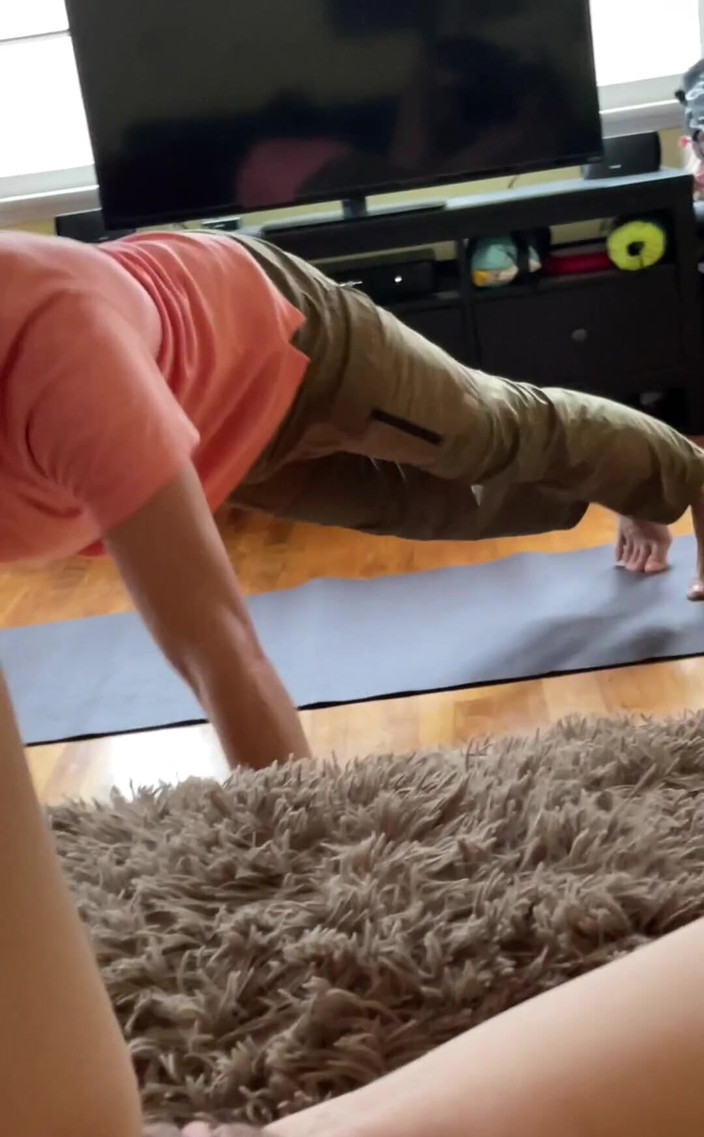 VibeWithMommy: Наблюдение, как этот ебарь тренируется получает меня так черт возбуждающий трах он поймал меня Хорошо Время для большего секса!