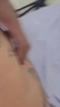 BBW Talarica che dona al fidanzato della sua amica