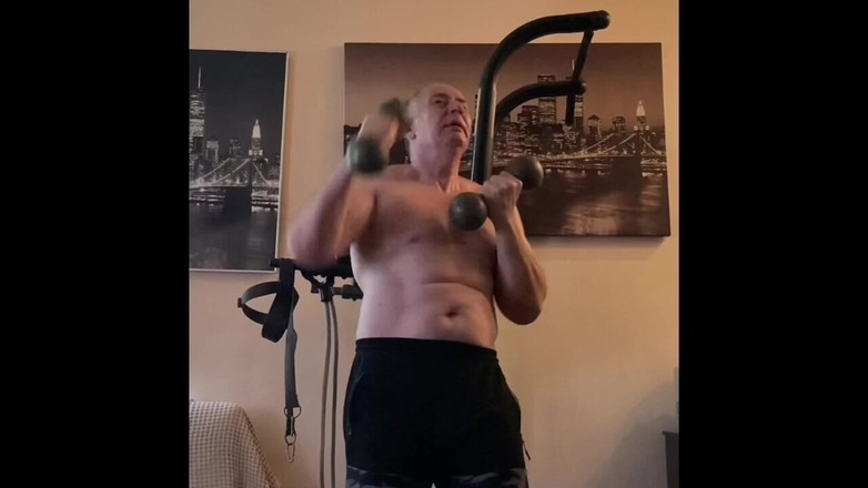 Alex Igogo: 你看什么