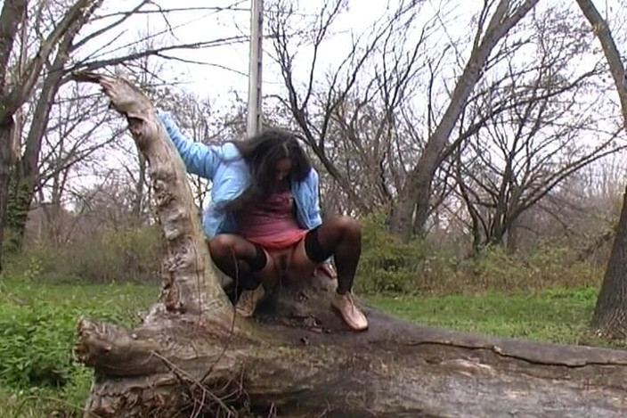 Porno kino: German Teen Pee and Cum in the Solo Forest Session