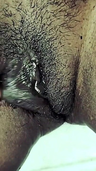 Chica insatisfecha de 18 años digitación mojado coño orgasmo y masturbación