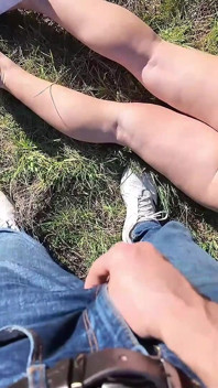 Exhibicionistas De MILF Caminando En El Bosque