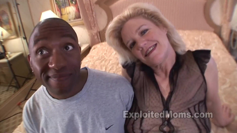 Xes Network: Cougar maturo gustoso sexy grandi tette culo bionda cameriera fa...