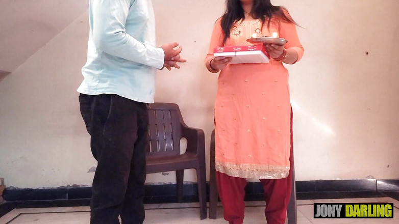 Jony Darling: Diwali Special- Indian Chaachi Wants Another Gift &amp; Fucked by Bhateeja...