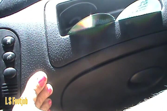 Footjob life style: Я прокатилась и получила ногами от замужней женщины