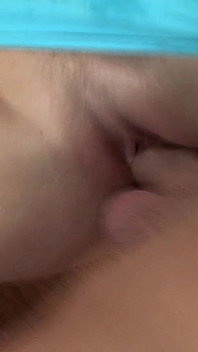 Sarışın orta yaşlı seksi kadın Kathy Anderson yarağı derinden alıyor ve yüzüne boşalıyor