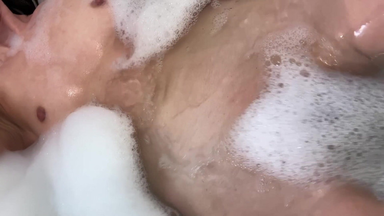 Ms_Emmy_Lynn: Köpük banyosu amcık dikkati