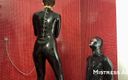 Mistress Ae: Latex-catsuits, duschspaß - spritzen, glänzend und milchiges spiel