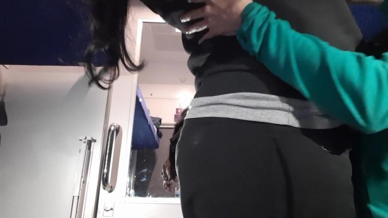 Lesbian-illusion: Unser heißer lesbischer sex mit einem zufälligen fremden in einem...