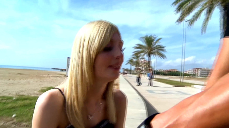Femdom Sex: Tourists pick up blond bitch for outdoor sex