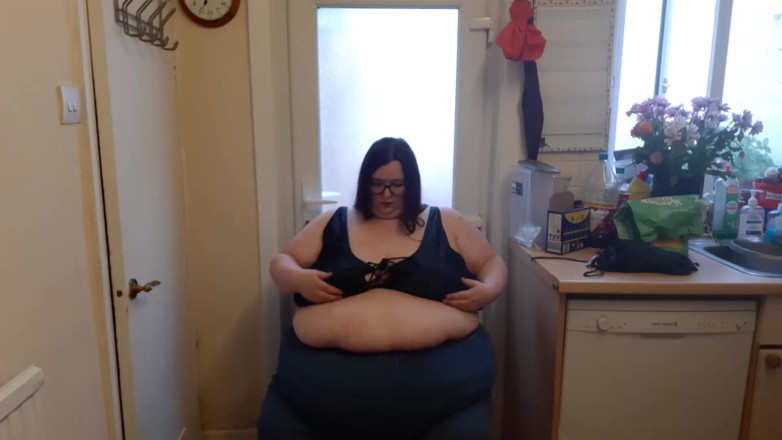 SSBBWLadyBrads: SSBBW tries on new bikinis fat belly ass