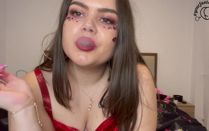 Your fantasy studio: Latina-schätzchen raucht am Valentinstag sinnlich für dich