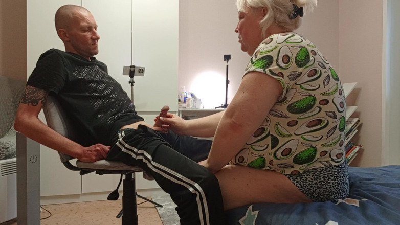 Zona901: Eine nachbarin gibt mir einen tiefen blowjob, so dass ich...