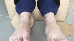 Manlyfoot: Překvapivé dodání Je glory hole se sadou sexy velkých mužských...