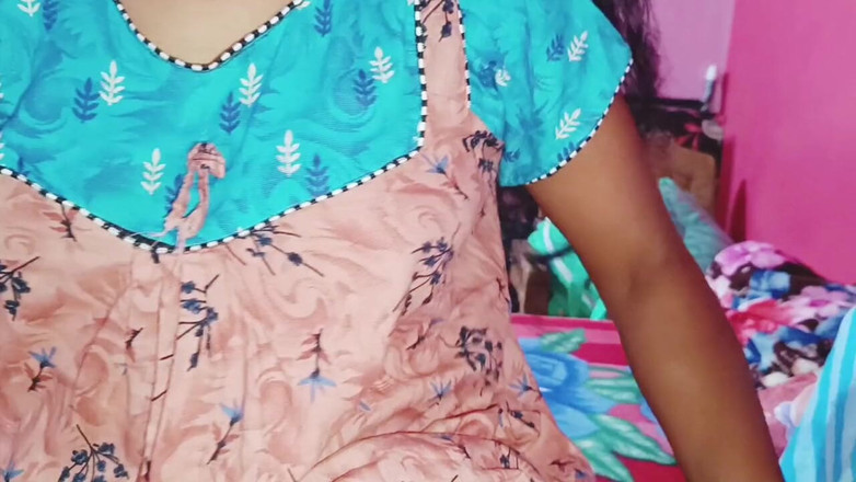 Telugu honey lips: तेलुगु सौतेली मम्मी दामाद को गंदी चोद रही है, तेलुगु गंदी बात करती है।