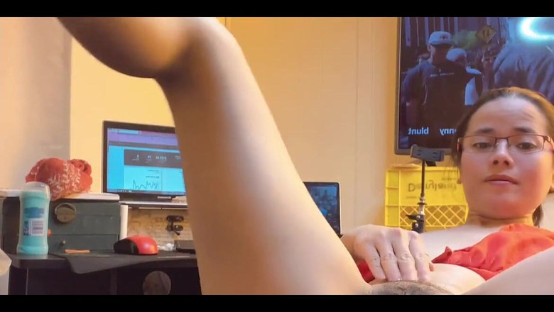 sweethanajapanese: 빨간 스타일의 작은 보지를 가진 섹시한 일본 소녀