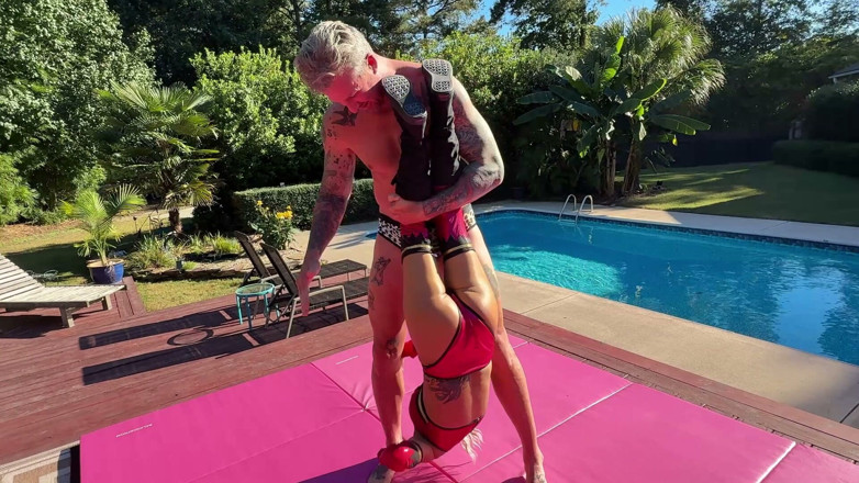 Tatiana Steele: Açık havada sexwrestle tatiana steele vs jay spear