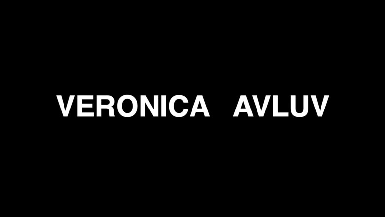 Estelle and Friends: Veronica Avluv by ráda líže Chris Strokes!