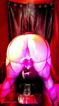 Twerken, während mein Po glänzt, nass, voller Schaum und Blasen. Hart reitet, Spanking und Trap 1