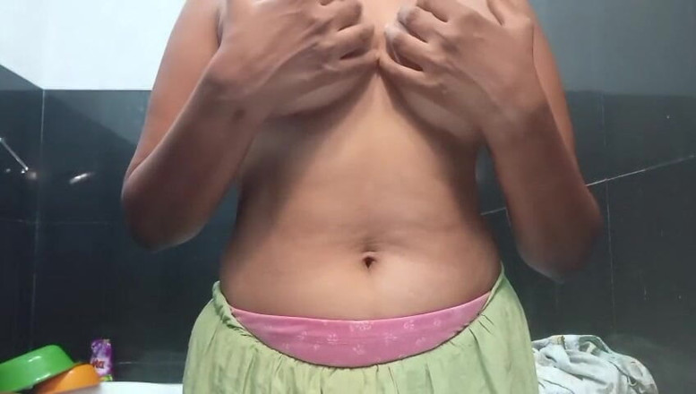 Anne White: 인도 바비 자위