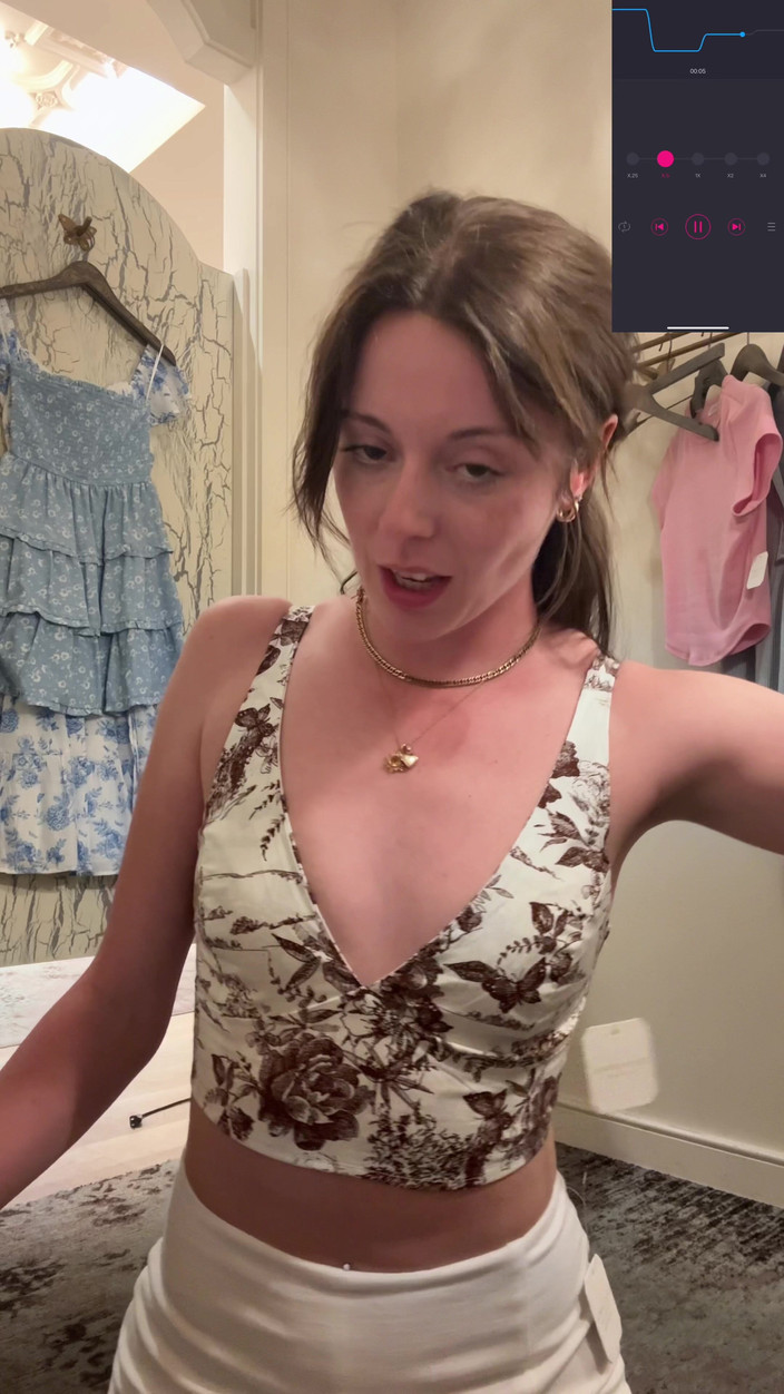 Nadia Foxx: 在更衣室里狠狠地射精！！