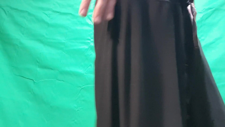 HeIsSooThin: Pantalon ample et short moulant en sous-vêtements