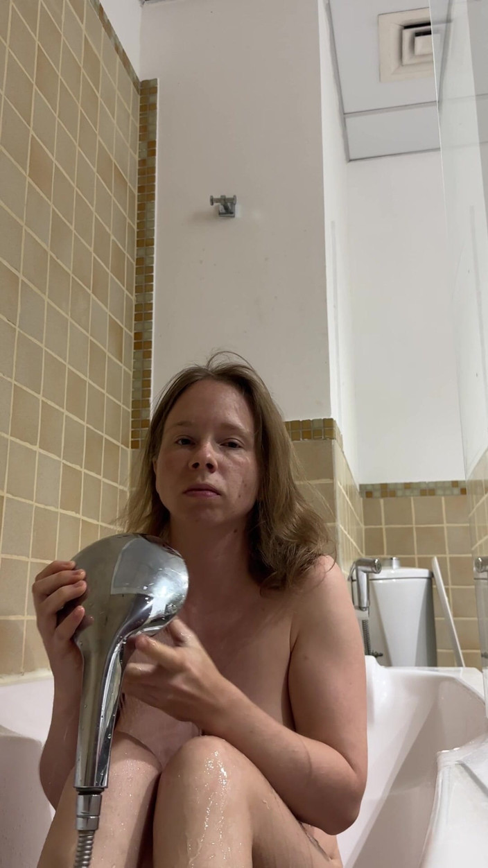 SweetLucy96: Teen with Hot Sagging Tits