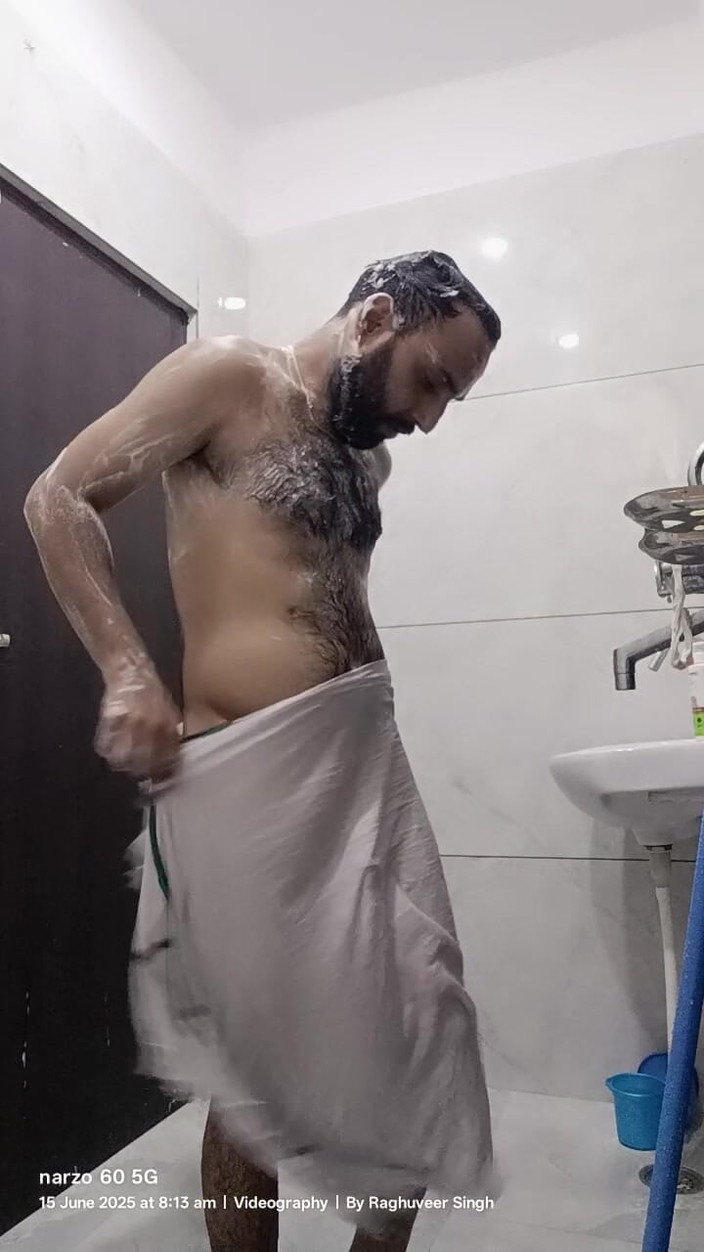 Rajasthani-old-lover: Un homme desi aime l’eau