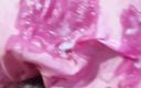 Satin and silky: Pik hoofd wrijven met roze satijn zijdeachtige Salwar van buurman...