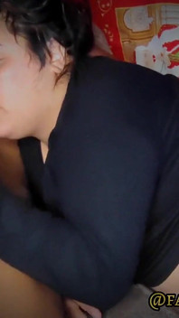 Chichona me fait une gorge profonde, mon voisin de 18 ans me donne une belle-mère super riche