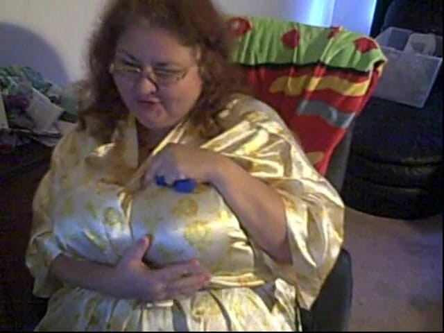 BBW nurse Vicki adventures with friends: Cam show of me playing with some balloons