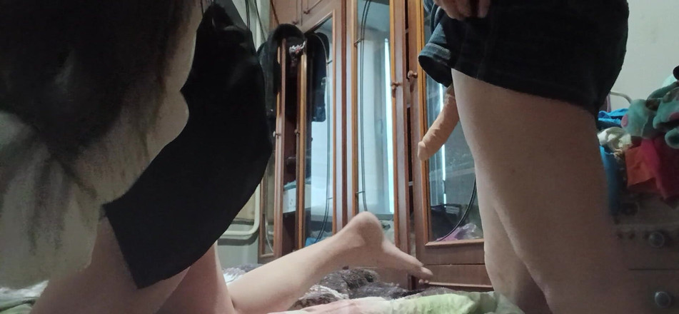 Lesbian-illusion: In plaats van extra privélessen thuis, neukt mijn milf-lerares me...