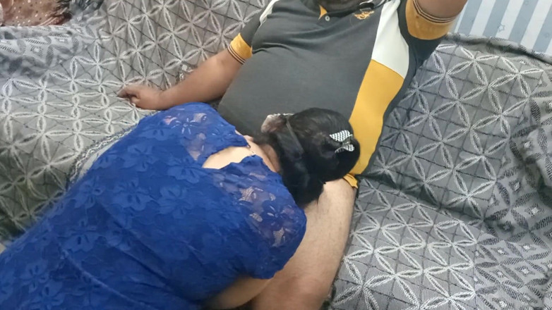 aliabegum: Jururawat Malayali mengurut zakar besar dengan handjob pengakhiran yang bahagia