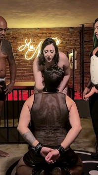 Humillando al blanco delante de su esposa