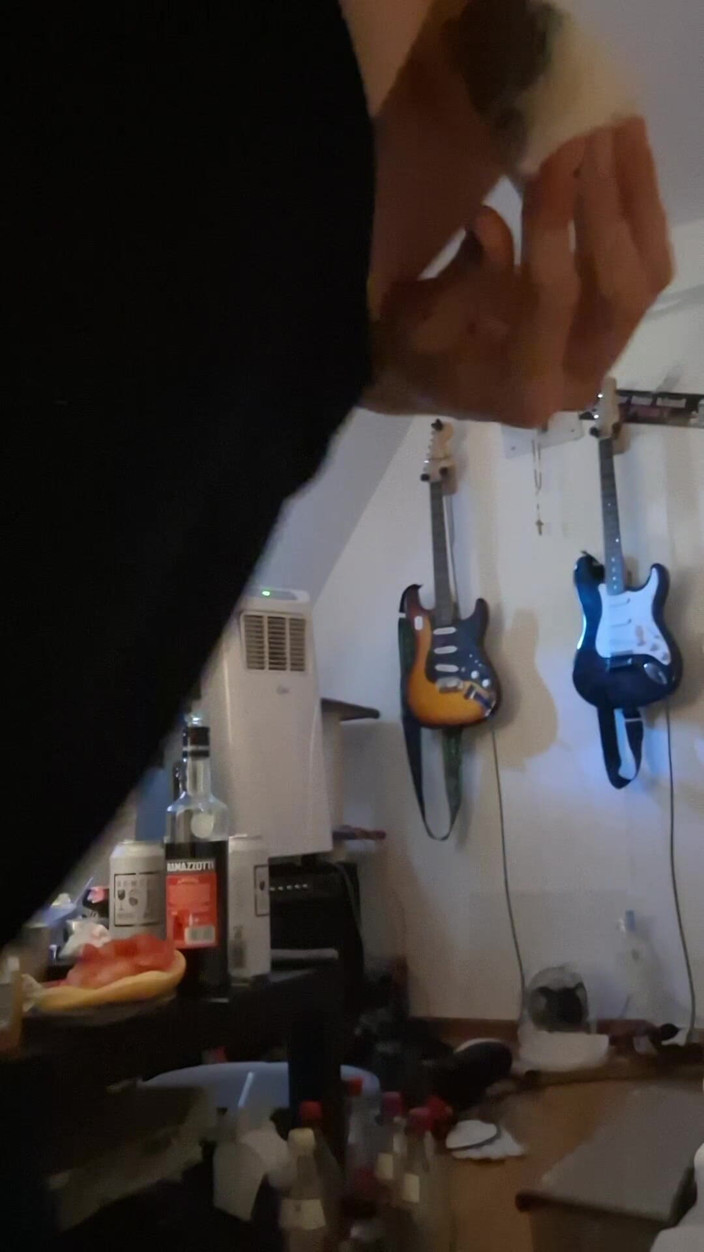 Josielove: D’abord, j’ai détruit mon trou du cul puis j’ai taquiné...