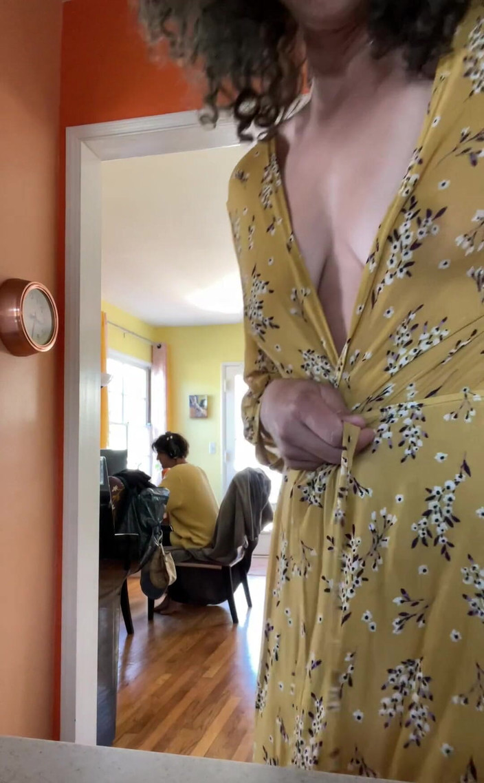 VibeWithMommy: Mẹ kế cảm thấy buồn chán và bị bỏ qua...