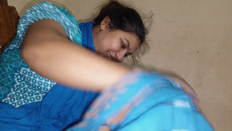 Desi Video BD: ホットベンガル村の妻