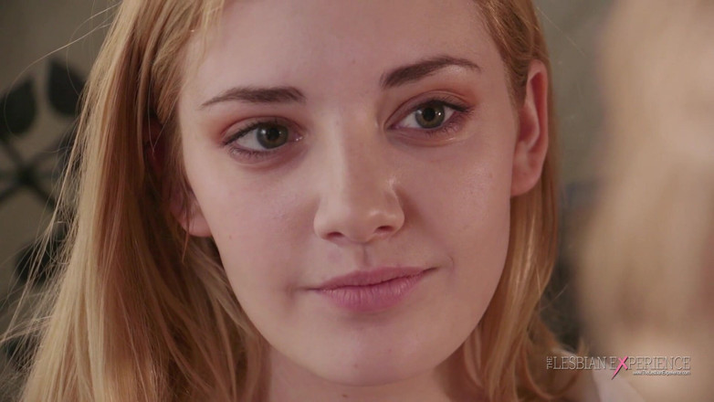 Girl Girl XXX: У Лены есть подарок, Aurora может просунуть ее палец внутрь