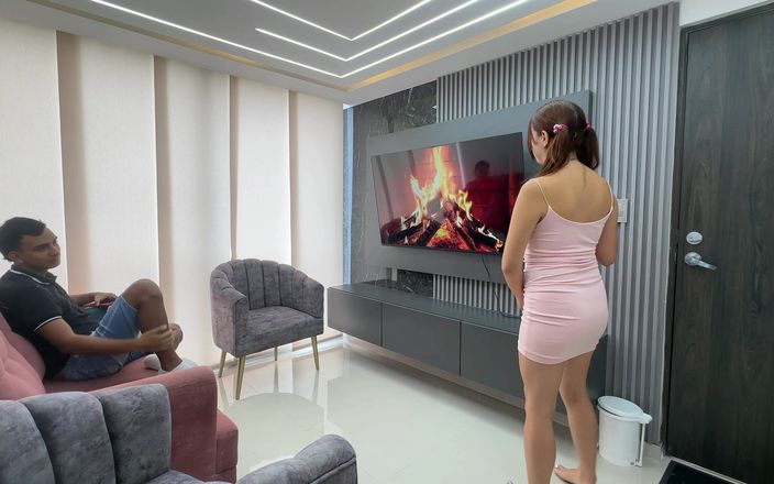 LILY_PUP: 큰 후장 라틴계 의붓여동생에게 가라오케를 제안해 지루하지 않고 보짓물 가득한 자지를 삼키게 됩니다.