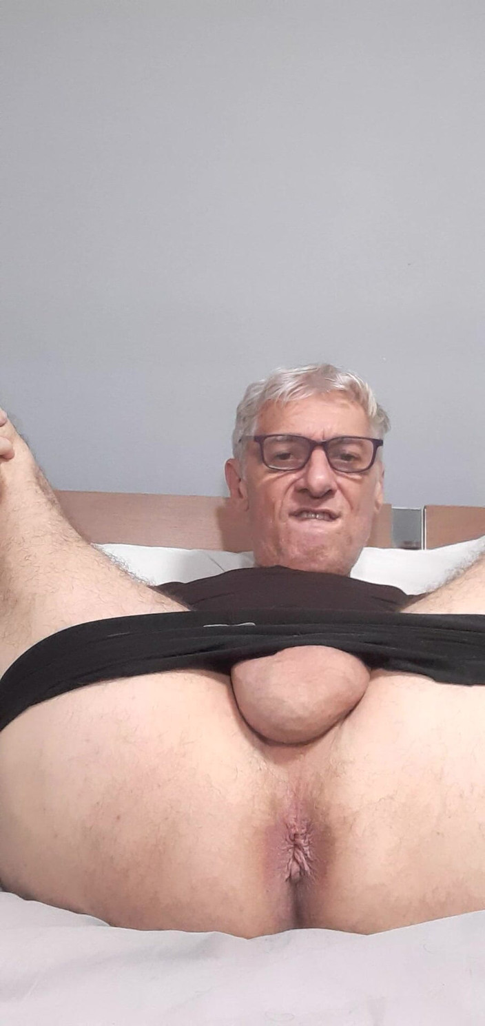 Big uncut hard cock: ケツホールアクションウェットタイト処女ケツホール