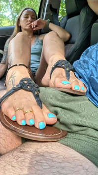 Ormanda Mahsur Kaldı: Halka açık Sandal Ibadeti Ve Tam aşağılama