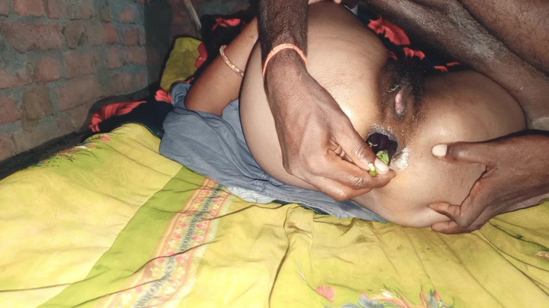 Treblsex: 대학 시절, 시누이는 가지에서 물을 추출했습니다.