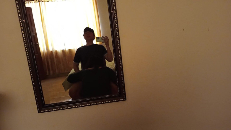 Moo DBOXXX: 我来自农村的18岁朋友想要她剂量的牛奶，她的男朋友在地里工作，他不知道
